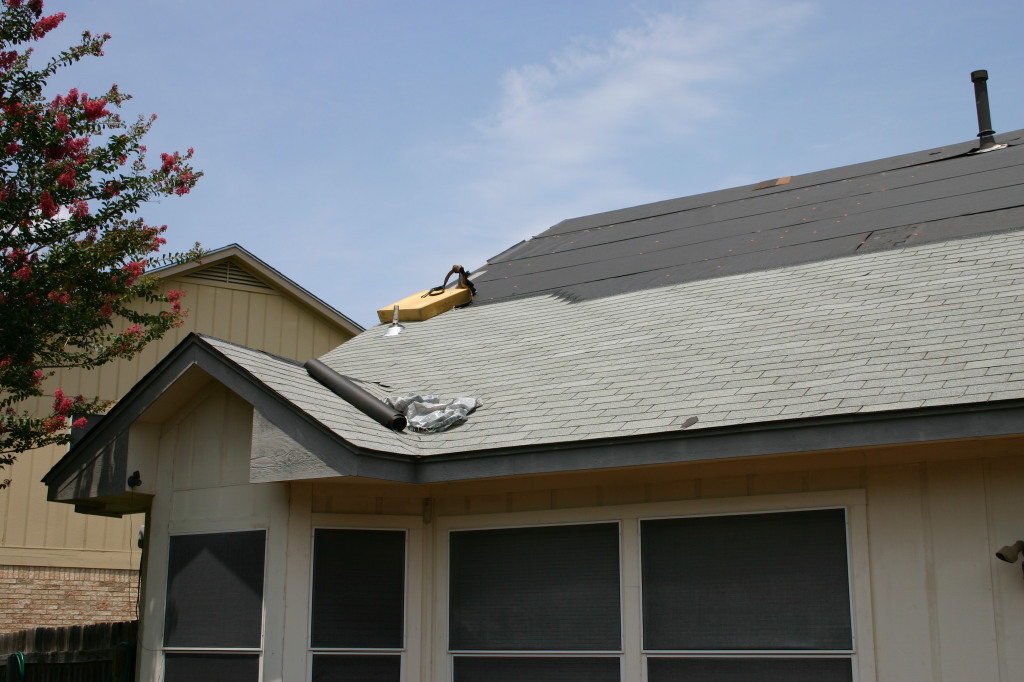 2006/07(July)/New-Roof/1024x768_2006-07-21-roof-11-during.JPG