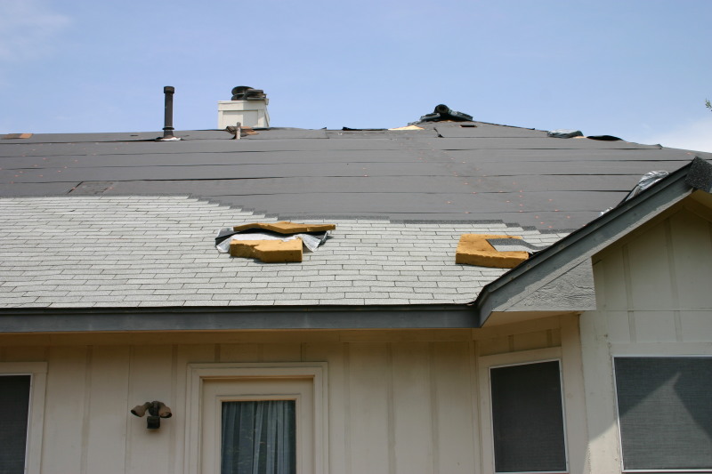 2006/07(July)/New-Roof/800x600_2006-07-21-roof-12-during.JPG