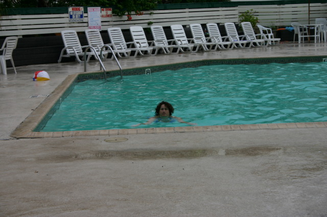 2006/07(July)/Port-Aransas/640x480_2006-07-03-Port-Aransas-15-Suzi.JPG