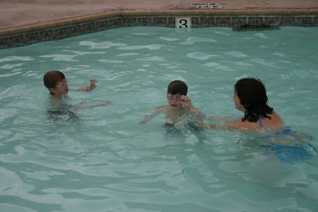 2006/07(July)/Port-Aransas/640x480_2006-07-03-Port-Aransas-27-Chance-Dax-Suzi.JPG