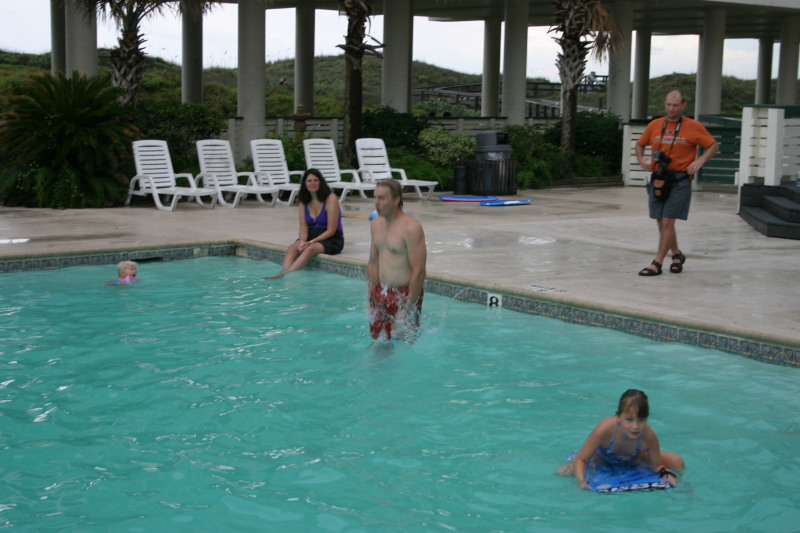 2006-07-03-Port-Aransas-29-Kiffin-Ben-jumping-Ren-Brittney.JPG