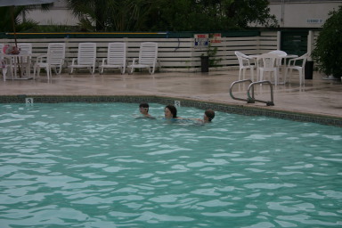 2006-07-03-Port-Aransas-24-Dax-Suzi-Chance.JPG