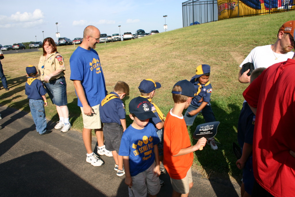 2006/08(August)/Scout-Camping-Dell-Diamond/1024x768_2006-08-02-Scout-campout-Dell-Diamond-02-parade-Chance-Dax.JPG