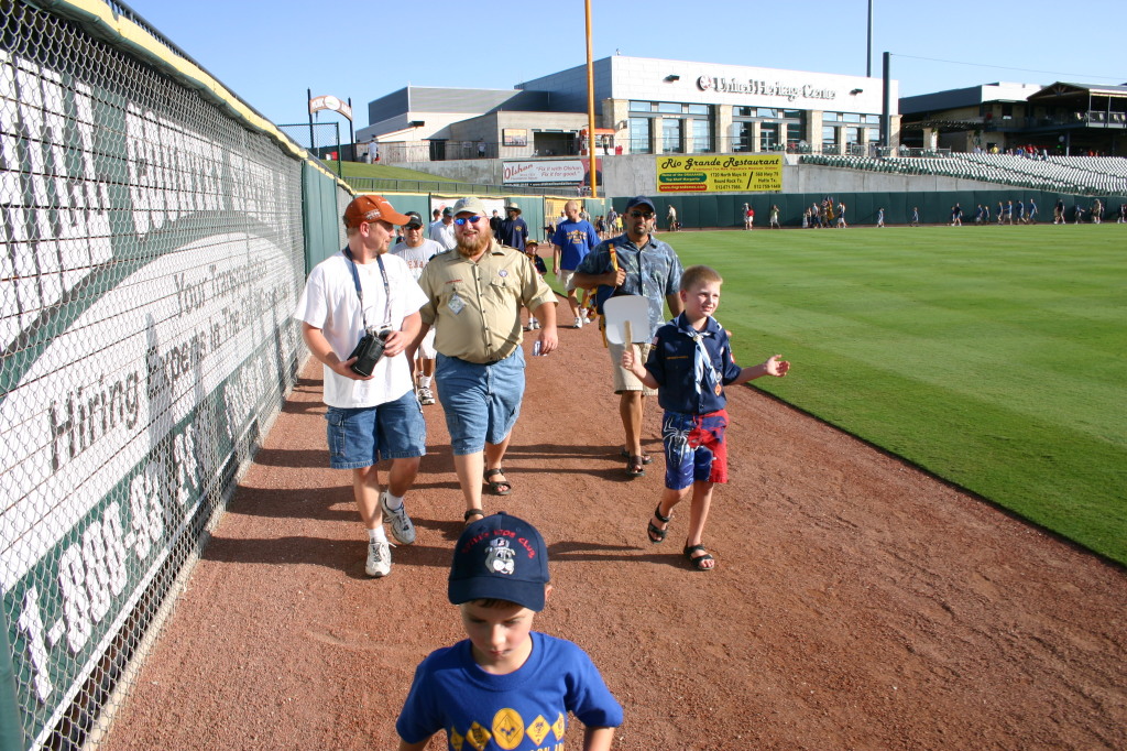2006/08(August)/Scout-Camping-Dell-Diamond/1024x768_2006-08-02-Scout-campout-Dell-Diamond-19-parade-Dax-Ken-MattRobertson.JPG