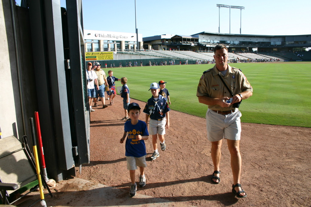 2006/08(August)/Scout-Camping-Dell-Diamond/1024x768_2006-08-02-Scout-campout-Dell-Diamond-20-parade-Dax.JPG