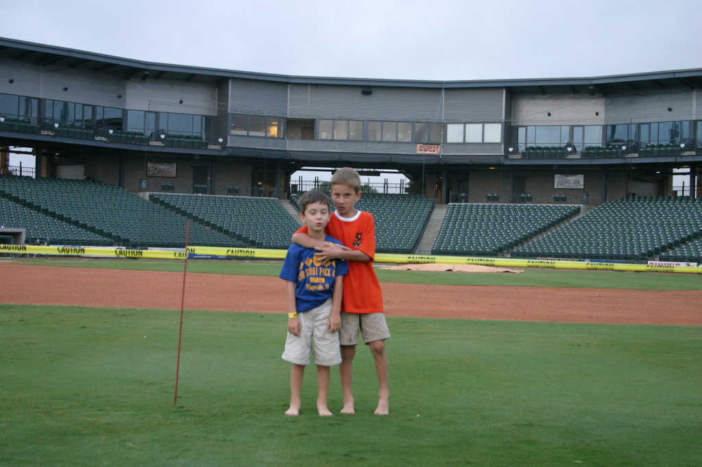 2006/08(August)/Scout-Camping-Dell-Diamond/1024x768_2006-08-03-Scout-campout-Dell-Diamond-06-Chance-Dax-Chance.JPG