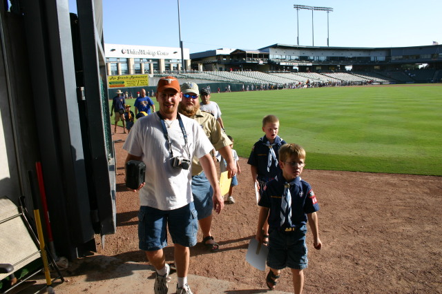 2006/08(August)/Scout-Camping-Dell-Diamond/640x480_2006-08-02-Scout-campout-Dell-Diamond-22-parade-Ken-MattRobertson.JPG