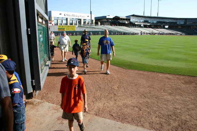 2006/08(August)/Scout-Camping-Dell-Diamond/640x480_2006-08-02-Scout-campout-Dell-Diamond-24-parade-Chance.JPG
