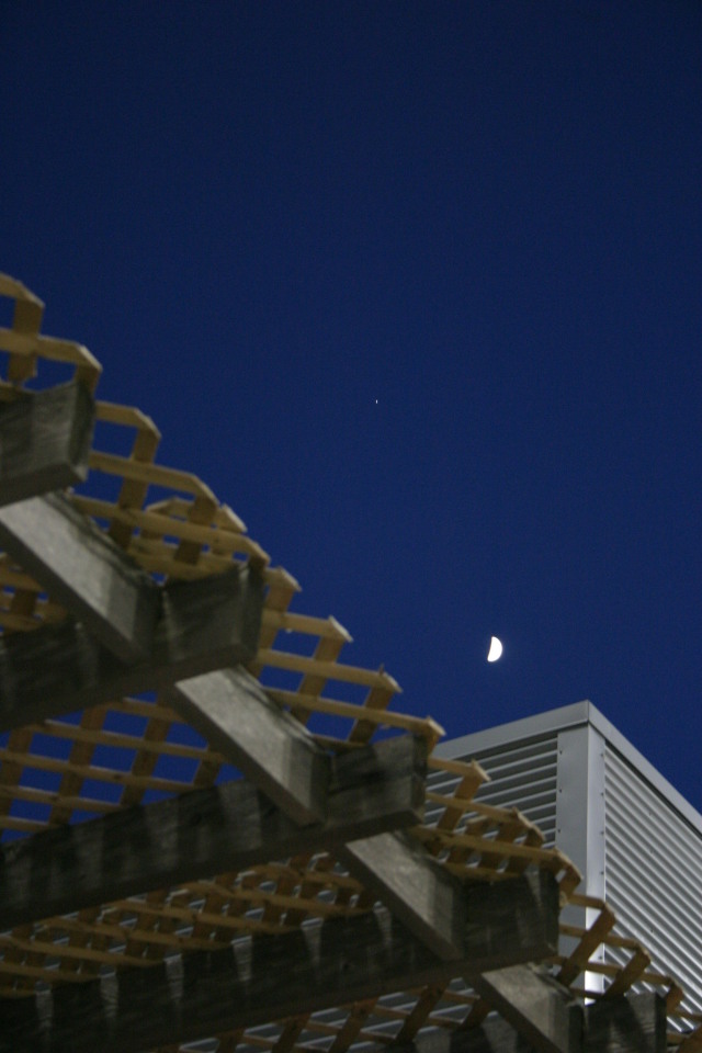 2006/08(August)/Scout-Camping-Dell-Diamond/640x480_2006-08-02-Scout-campout-Dell-Diamond-29-moon.JPG