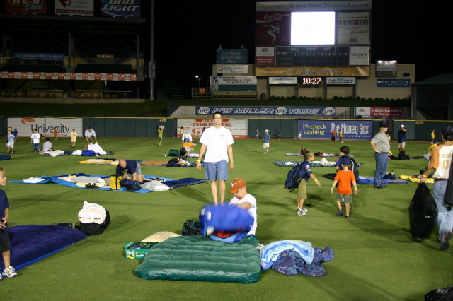 2006/08(August)/Scout-Camping-Dell-Diamond/640x480_2006-08-02-Scout-campout-Dell-Diamond-35-Matt.JPG