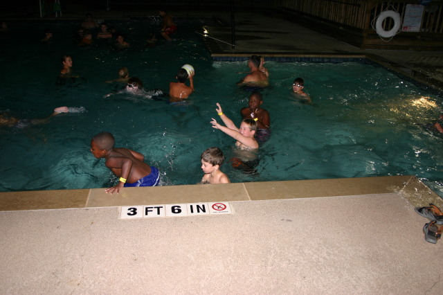 2006/08(August)/Scout-Camping-Dell-Diamond/640x480_2006-08-02-Scout-campout-Dell-Diamond-42-swimming-Dax.JPG