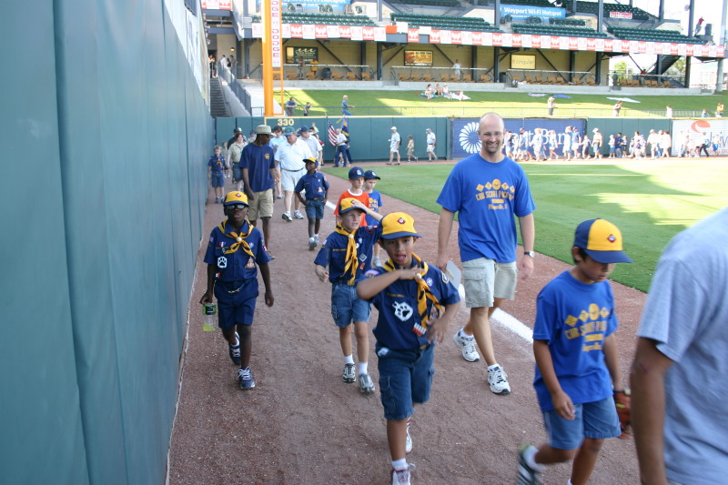 2006/08(August)/Scout-Camping-Dell-Diamond/800x600_2006-08-02-Scout-campout-Dell-Diamond-11-parade-Chance-Dax.JPG