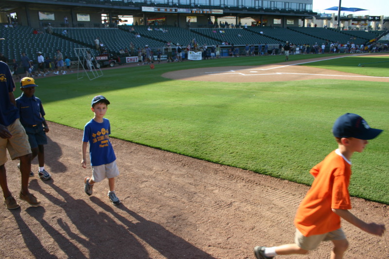 2006-08-02-Scout-campout-Dell-Diamond-15-parade-Dax-Chance.JPG