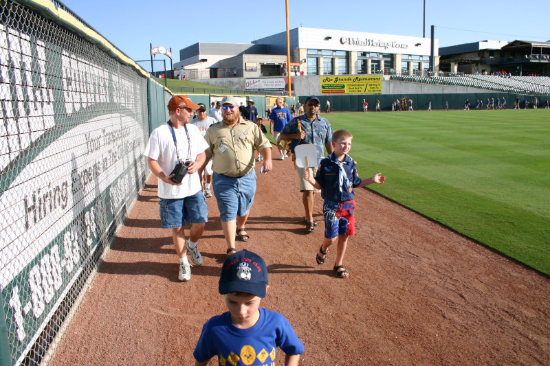 2006-08-02-Scout-campout-Dell-Diamond-19-parade-Dax-Ken-MattRobertson.JPG