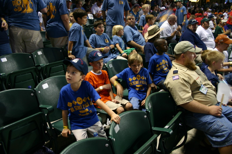 2006/08(August)/Scout-Camping-Dell-Diamond/800x600_2006-08-02-Scout-campout-Dell-Diamond-25-Dax-Chance-Jack-MattRobertson.JPG