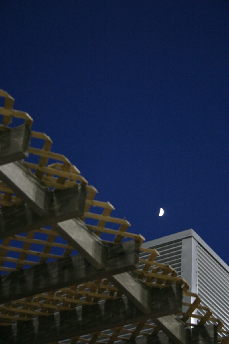 2006/08(August)/Scout-Camping-Dell-Diamond/800x600_2006-08-02-Scout-campout-Dell-Diamond-29-moon.JPG