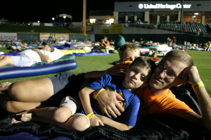 2006/08(August)/Scout-Camping-Dell-Diamond/800x600_2006-08-02-Scout-campout-Dell-Diamond-48-Travis-Dax-Chance.JPG