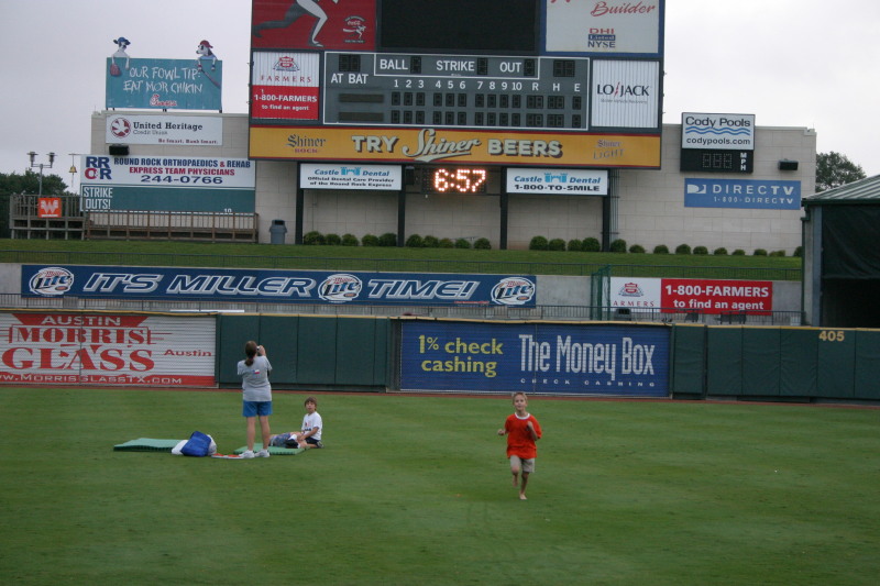 2006/08(August)/Scout-Camping-Dell-Diamond/800x600_2006-08-03-Scout-campout-Dell-Diamond-04-Chance-Chance.JPG