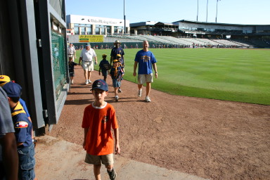 2006-08-02-Scout-campout-Dell-Diamond-24-parade-Chance.JPG