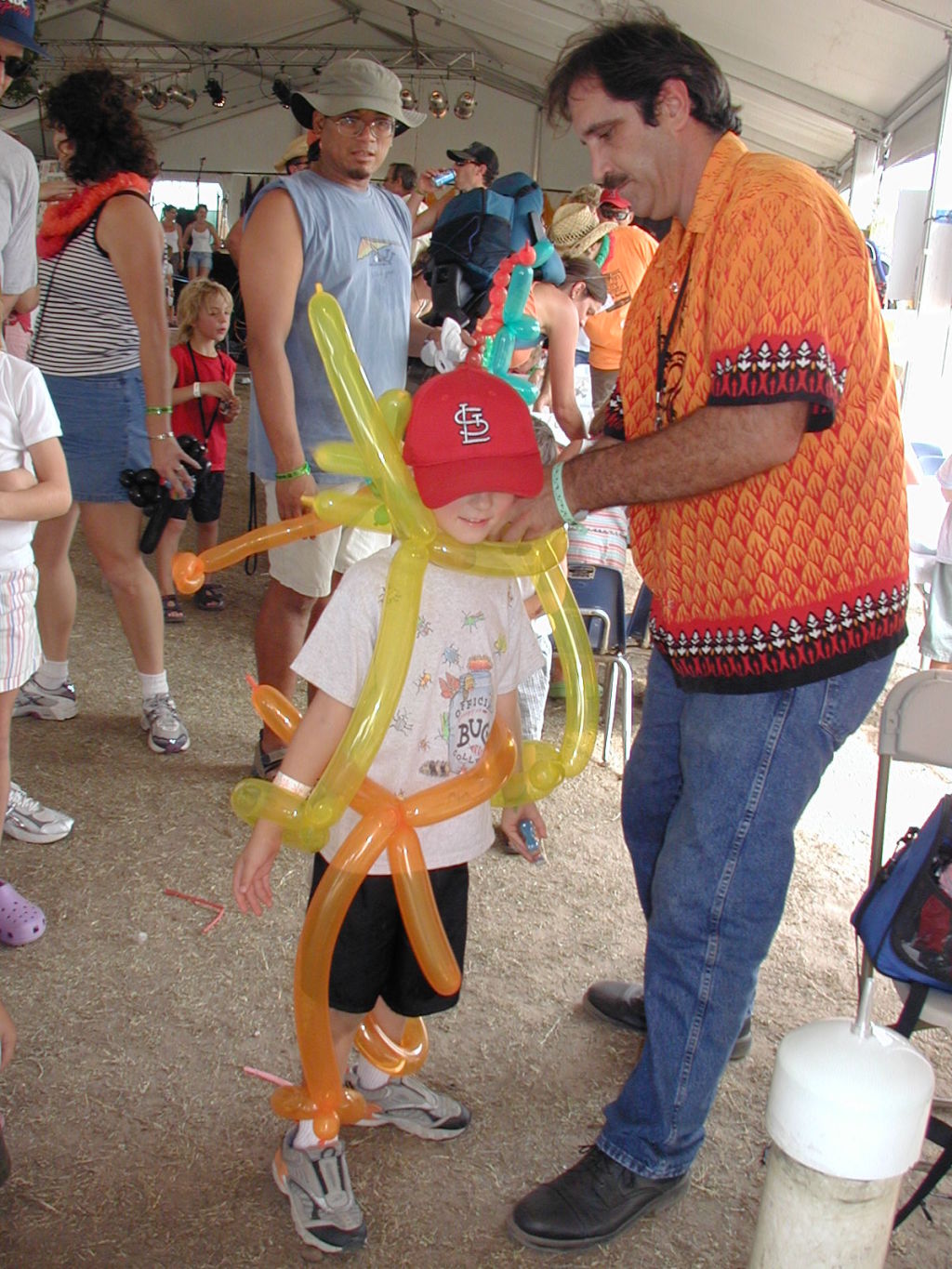 2006/09(September)/ACL/1024x768_2006-09-16-ACL-10-Dax-robot-balloons.JPG