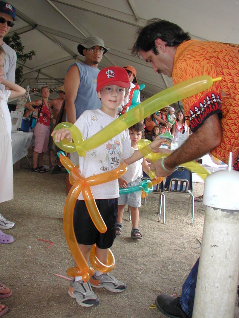 2006/09(September)/ACL/800x600_2006-09-16-ACL-09-Dax-robot-balloons.JPG