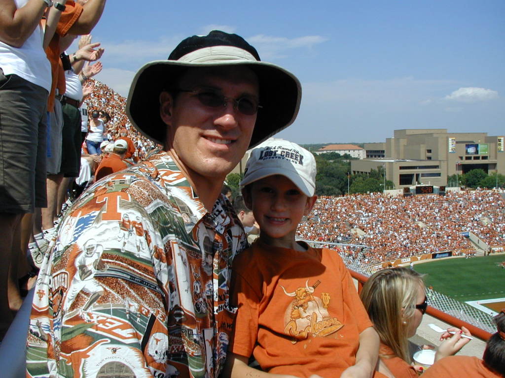 2006/09(September)/Horns-vs-IowaSt/1024x768_2006-09-23-Horns-vs-IowaSt-11-Chance-Travis.JPG