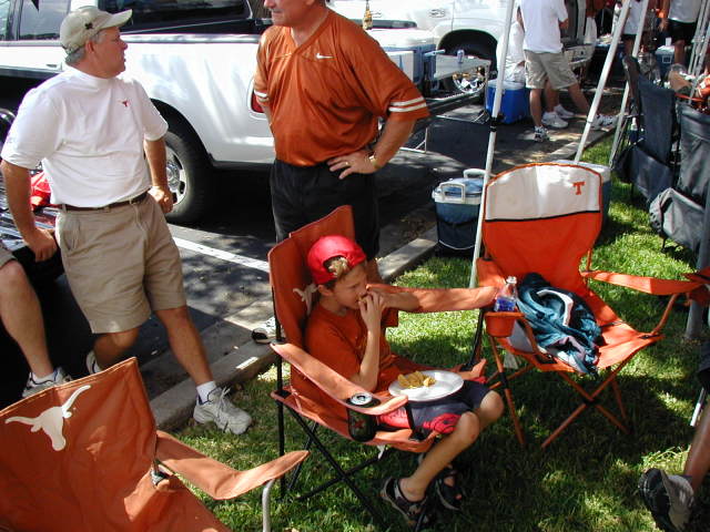 2006/09(September)/Horns-vs-IowaSt/640x480_2006-09-23-Horns-vs-IowaSt-01-tailgate.JPG