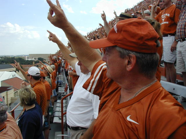 2006/09(September)/Horns-vs-IowaSt/640x480_2006-09-23-Horns-vs-IowaSt-25-Jim.JPG