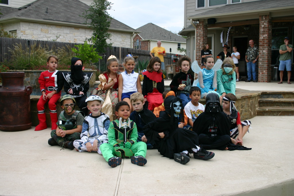 2006/10(October)/CadeRick-bday-costume-party/2006-10-14-CadeRicke-bday-costume-party-01.JPG
