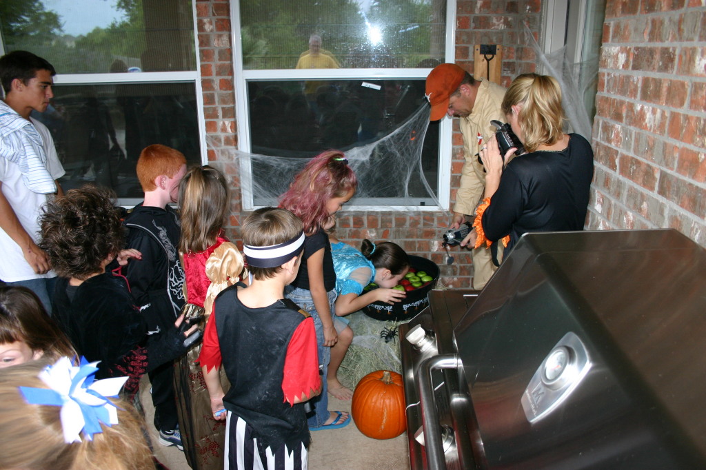 2006-10-14-CadeRicke-bday-costume-party-09.JPG