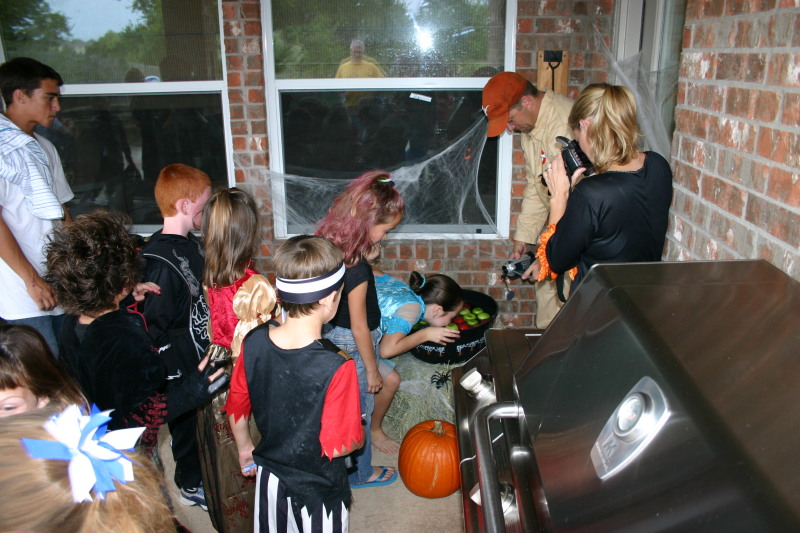 2006-10-14-CadeRicke-bday-costume-party-09.JPG