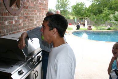 2006-10-14-CadeRicke-bday-costume-party-16-apple-bobbing.JPG