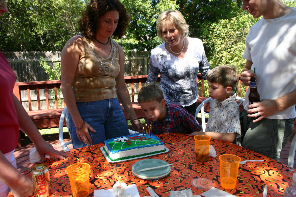 2006/10(October)/Chance-Bday-party/1024x768_2006-10-08-Chance-bday-party-06.JPG