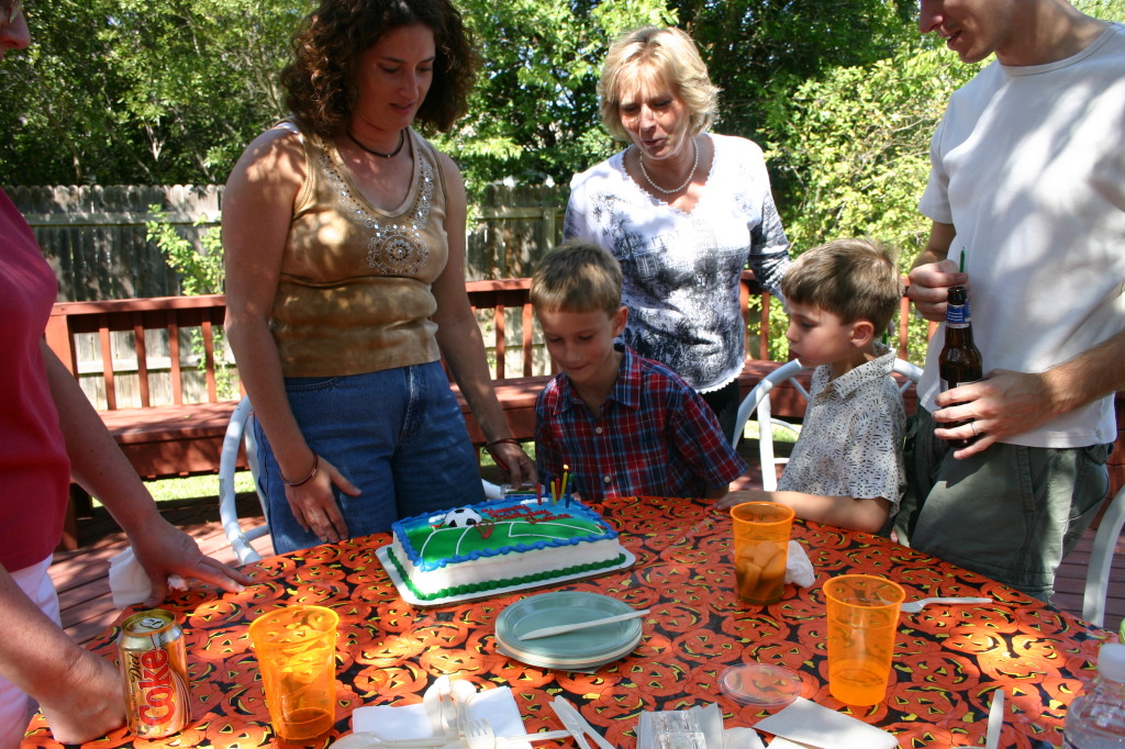 2006/10(October)/Chance-Bday-party/1024x768_2006-10-08-Chance-bday-party-07.JPG