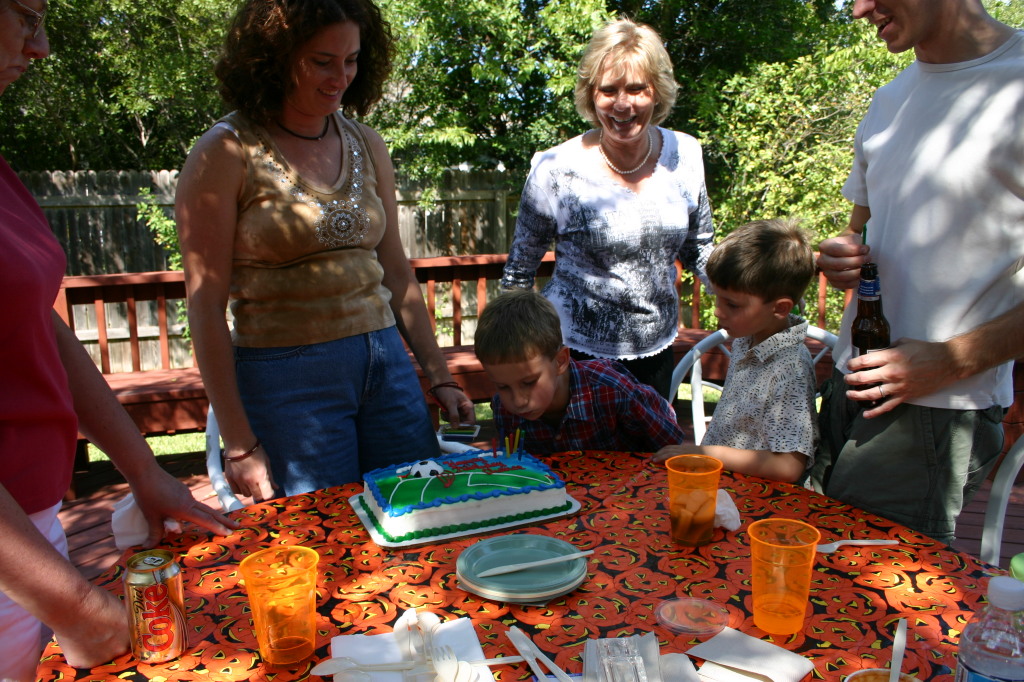 2006/10(October)/Chance-Bday-party/1024x768_2006-10-08-Chance-bday-party-08.JPG