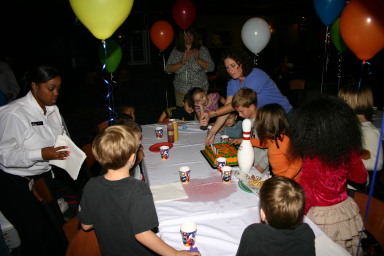 2006-10-26-Chance-7th-bday-party-bowling-09-cake.JPG