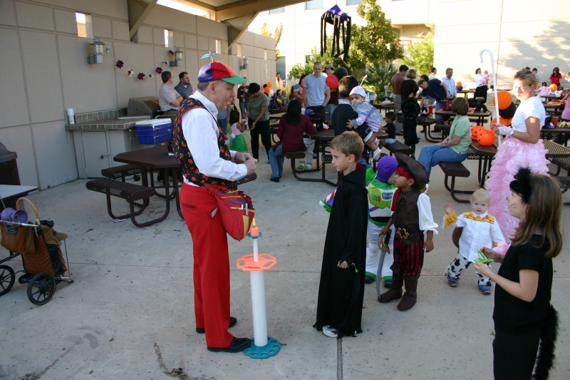 2006/10(October)/Halloween-Motive-party/800x600_2006-10-30-Motive-Halloween-party-13-Chance.JPG