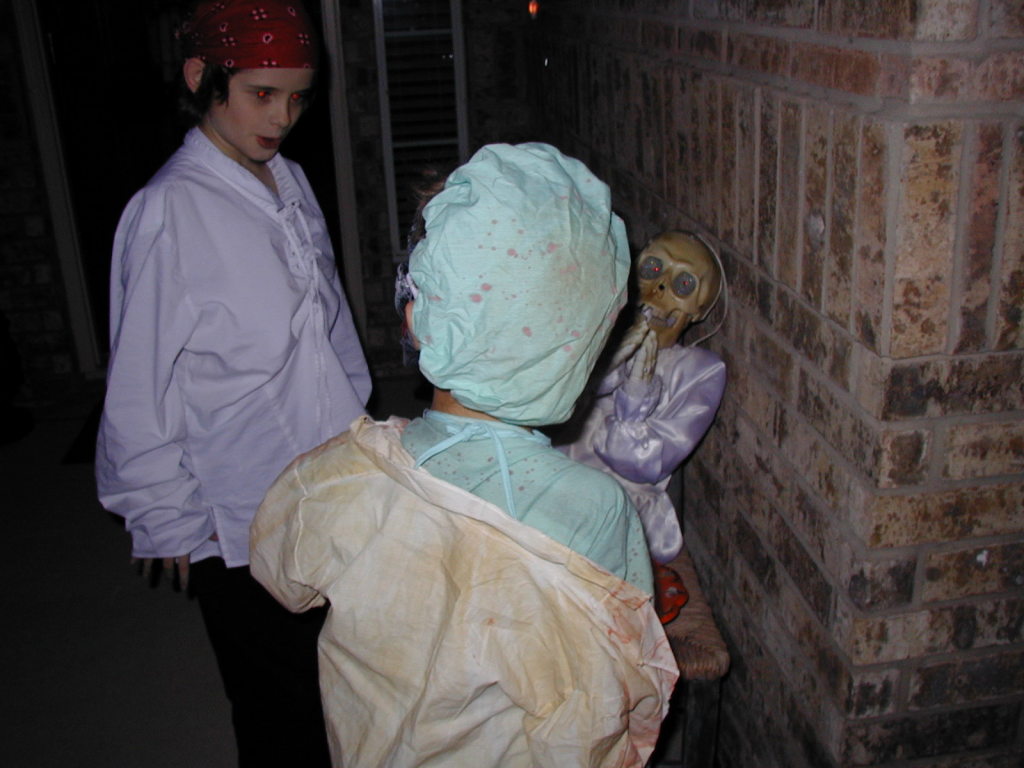 2006/10(October)/Halloween/1024x768_2006-10-31-Halloween-09-Dax.JPG
