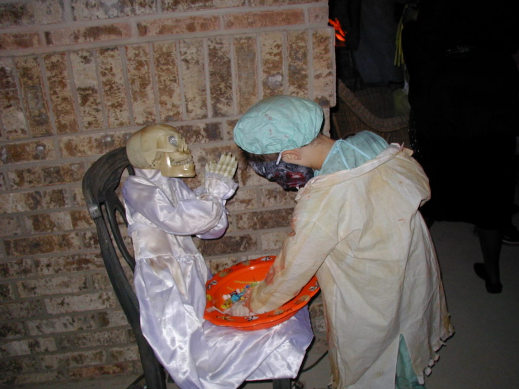 2006/10(October)/Halloween/1024x768_2006-10-31-Halloween-10-Dax.JPG