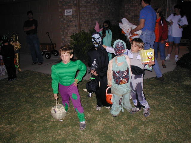 2006/10(October)/Halloween/640x480_2006-10-31-Halloween-02-Case-Chance-Dax-Jack.JPG