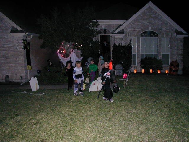 2006/10(October)/Halloween/640x480_2006-10-31-Halloween-18-Jack-Chance-Dax-Case.JPG