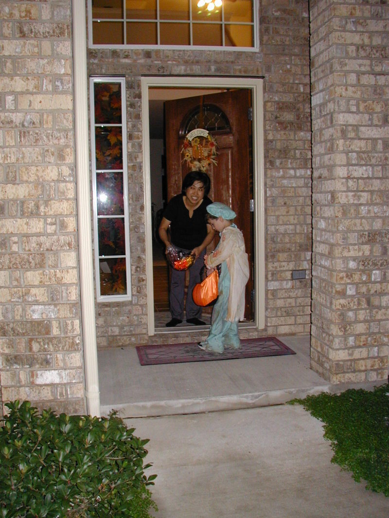 2006/10(October)/Halloween/800x600_2006-10-31-Halloween-13-Dax.JPG
