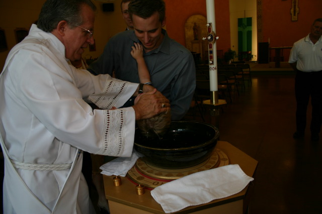 2006/10(October)/Ian-Baptism/640x480_2006-10-08-Ian-Baptism-12-Josh.JPG