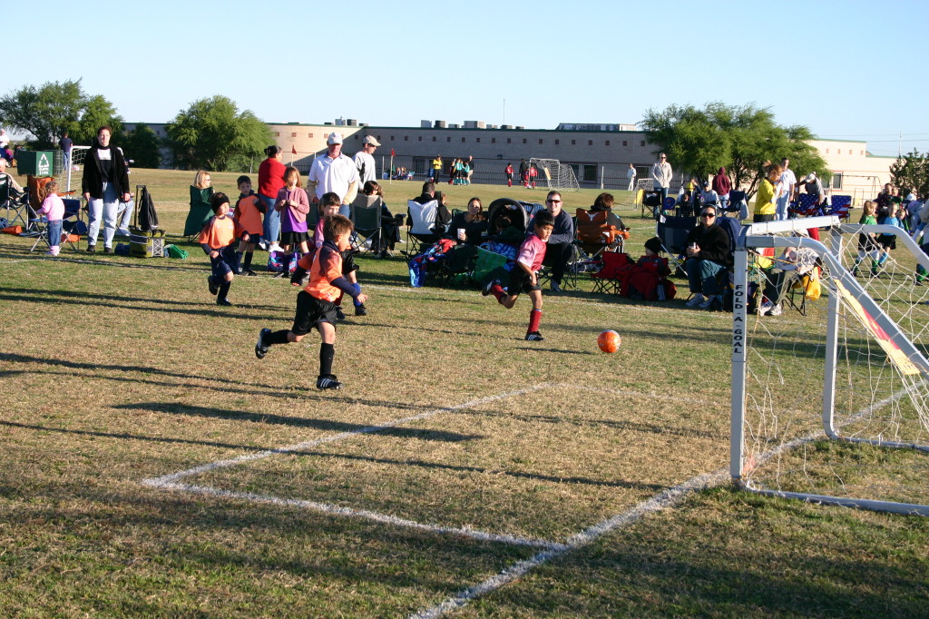 2006/10(October)/Soccer-FireCrackers-Dax/1024x768_2006-10-28-Dax-Soccer-Firecrackers-03-Avi.JPG