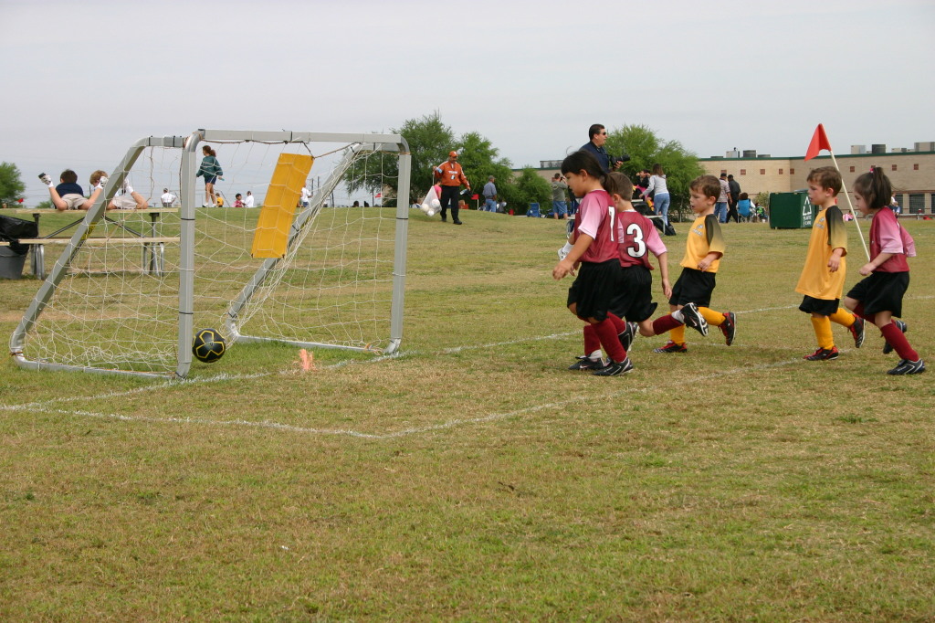 2006/10(October)/Soccer-FireCrackers-Dax/1024x768_2006-10-Firecrackers-Soccer-44-Lauren-Dax-SCORES-Audrey.JPG