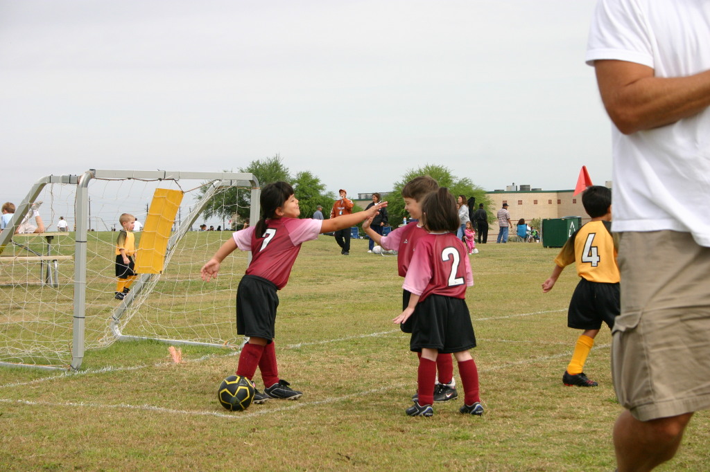2006/10(October)/Soccer-FireCrackers-Dax/1024x768_2006-10-Firecrackers-Soccer-45-Lauren-Dax-Audrey-high-FIVE.JPG