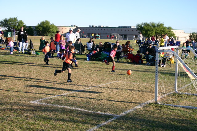 2006/10(October)/Soccer-FireCrackers-Dax/640x480_2006-10-28-Dax-Soccer-Firecrackers-03-Avi.JPG