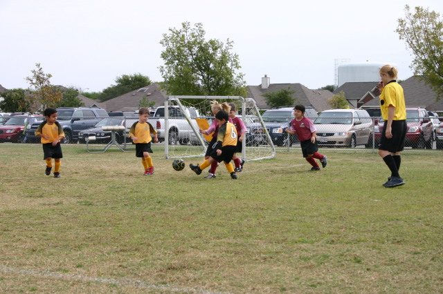 2006/10(October)/Soccer-FireCrackers-Dax/640x480_2006-10-Firecrackers-Soccer-49-Lindsey-Dax-Lauren.JPG