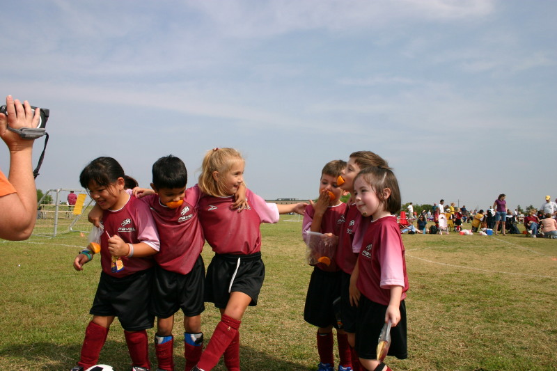 2006/10(October)/Soccer-FireCrackers-Dax/800x600_2006-10-Firecrackers-Soccer-14-Lauren-Avi-Lindsey-Andrew-Dax-Audrey.JPG