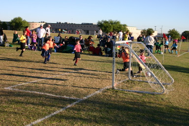 2006-10-28-Dax-Soccer-Firecrackers-04-Avi.JPG